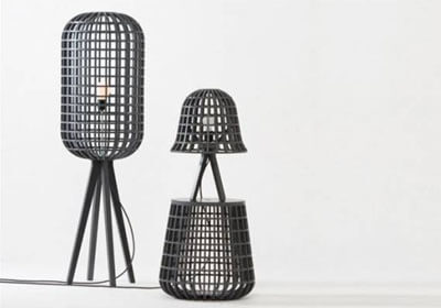 现场观众热情高涨，为自己支持的球队呐喊助威！